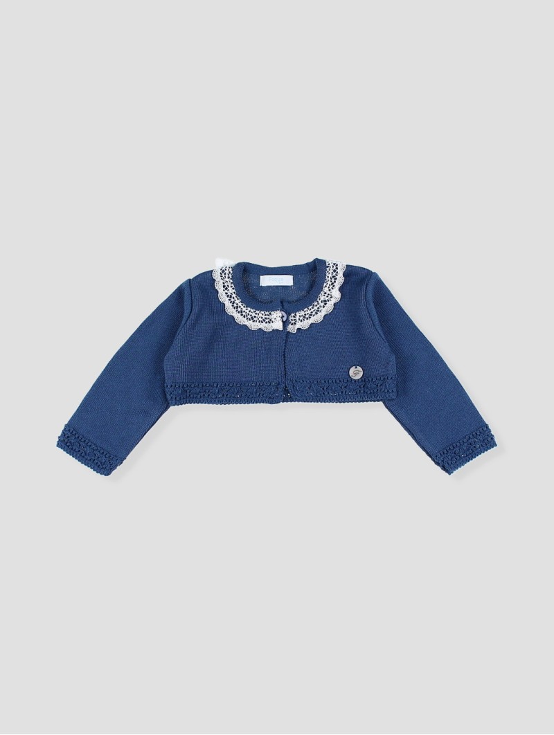 Chaqueta corta cuello guipur