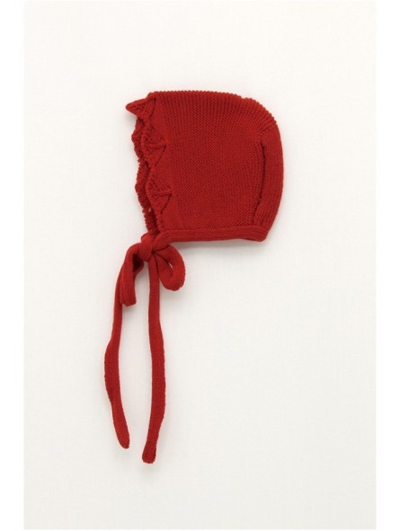 Knitted bonnet with wave