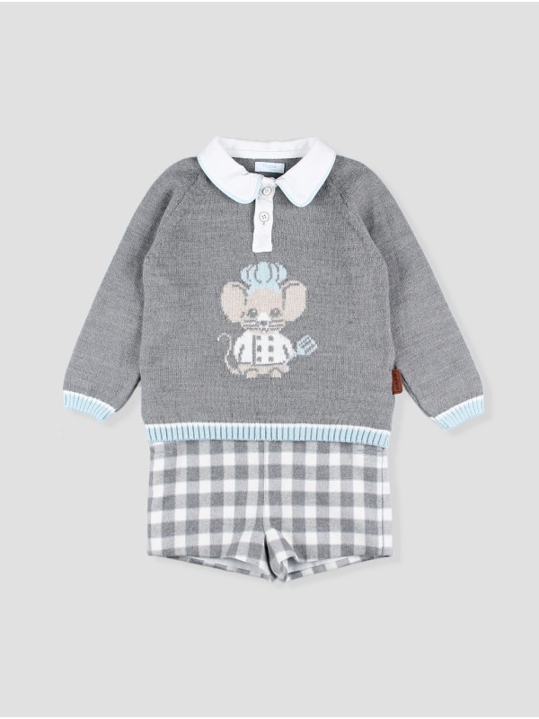 Los Fogones sweater and shorts