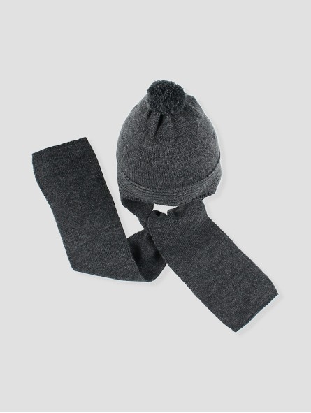 Unisex bonnet and scarf