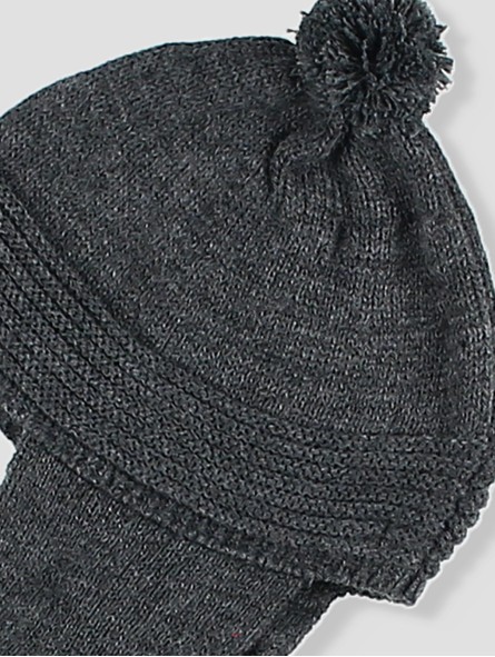 Unisex bonnet and scarf