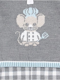 Los Fogones sweater and shorts