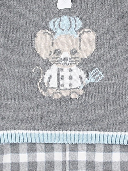 Los Fogones sweater and shorts